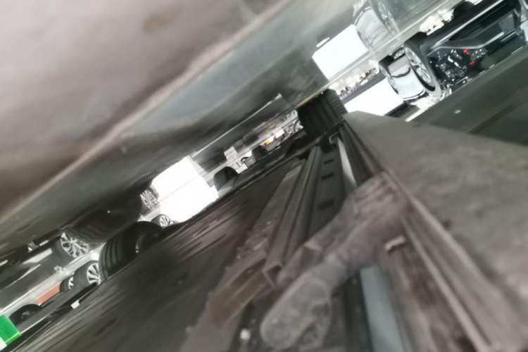 Used ONVO Luxeed L90 2025 Model—Ultra Six-Seater Version Right Side Sill