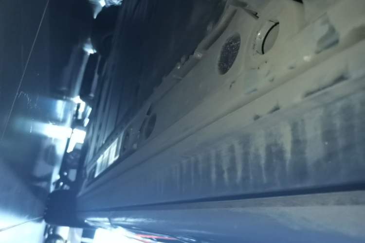 Used ONVO Luxeed L90 2025 Model Max Six-Seater 60-degree Battery Edition Right Side Sill