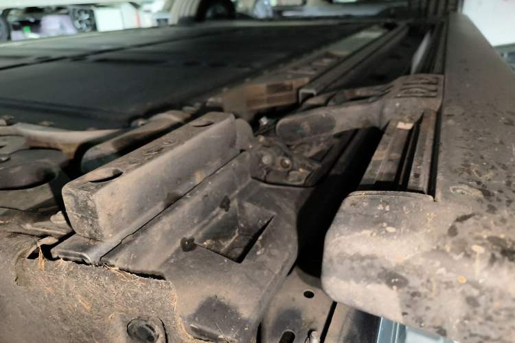 Used ONVO Luxeed L90 2025 Model—Max Six-Seater Version Right Side Sill