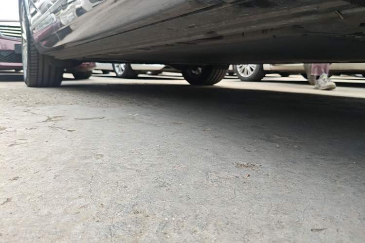 Used ONVO Luxeed L90 2025 Model—Max Six-Seater Version Right Side Sill