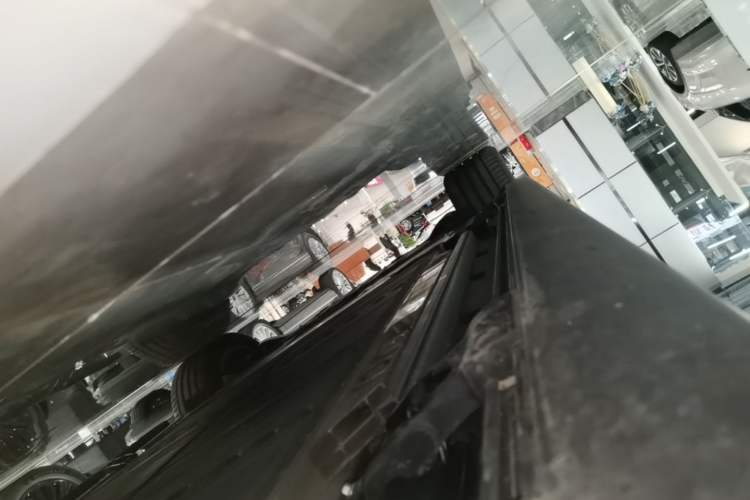 Used ONVO Luxeed L90 2025 Model Max Six-Seater 60-degree Battery Edition Right Side Sill