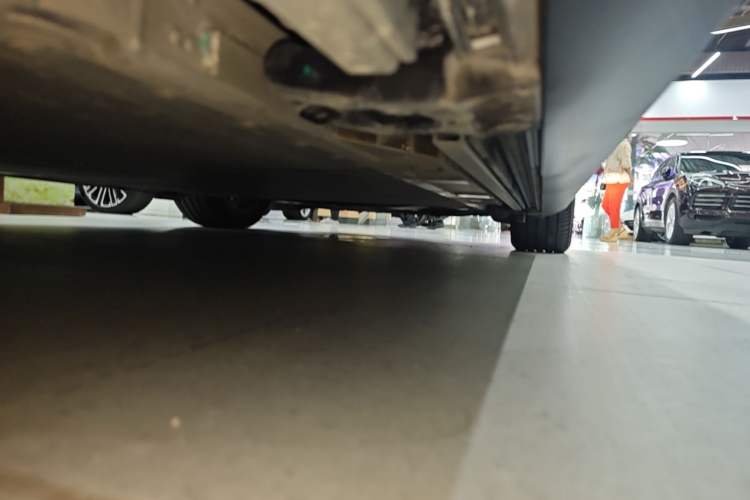 Used ONVO Luxeed L90 2025 Model—Ultra Six-Seater Version Right Side Sill