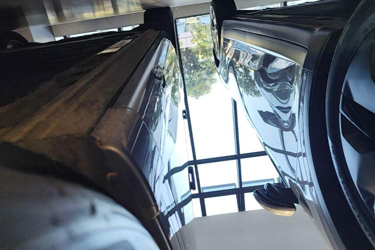 Used ONVO Luxeed L90 2025 Model—Pro Seven-Seater Version Right Side Sill
