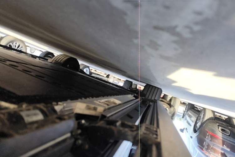Used ONVO Luxeed L90 2025 Model—Ultra Six-Seater Version Right Side Sill