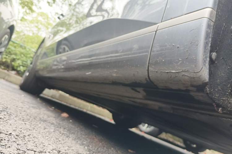 Used ONVO Luxeed L90 2025 Model—Max Six-Seater Version Right Side Sill