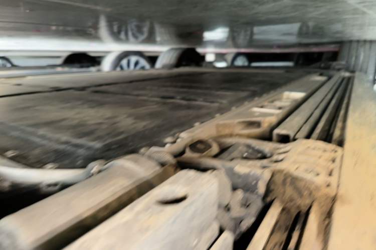 Used ONVO Luxeed L90 2025 Model—Ultra Six-Seater Version Right Side Sill