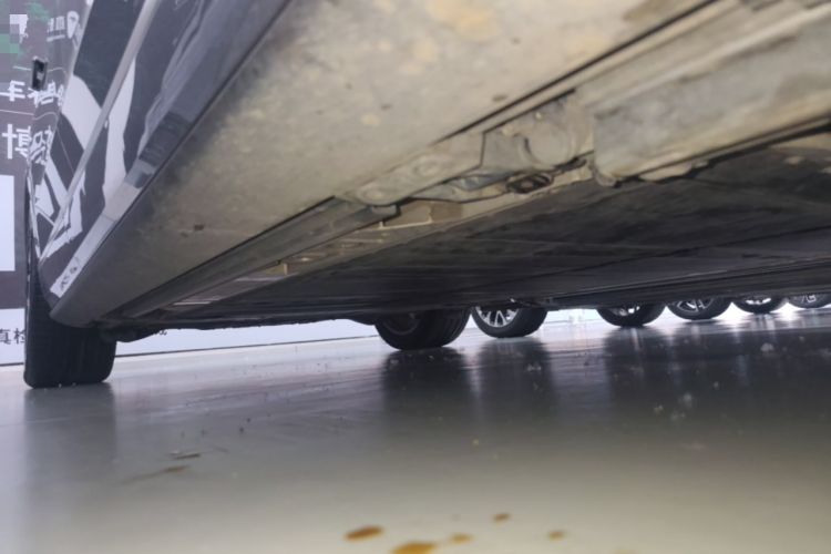 Used ONVO Luxeed L90 2025 Model—Ultra Six-Seater Version Right Side Sill