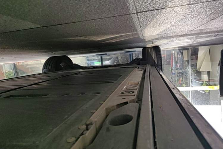 Used ONVO Luxeed L90 2025 Model—Max Six-Seater Version Right Side Sill