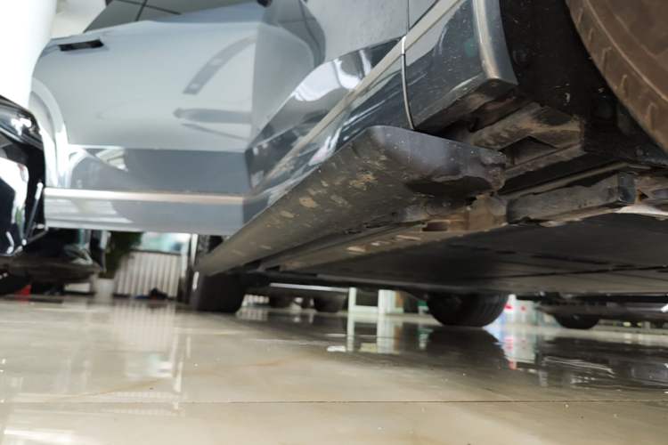 Used ONVO Luxeed L90 2025 Model—Ultra Six-Seater Version Right Side Sill
