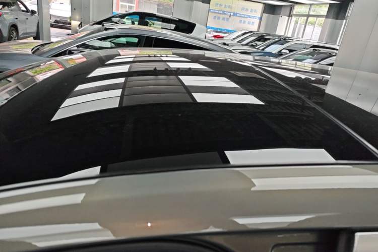 Used ONVO Luxeed L90 2025 Model—Max Six-Seater Version Roof