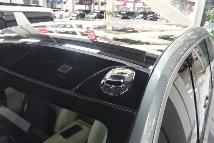 Used ONVO Luxeed L90 2025 Model—Ultra Six-Seater Version Roof