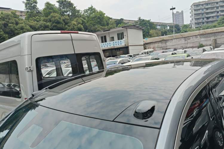 Used ONVO Luxeed L90 2025 Model—Max Six-Seater Version Roof