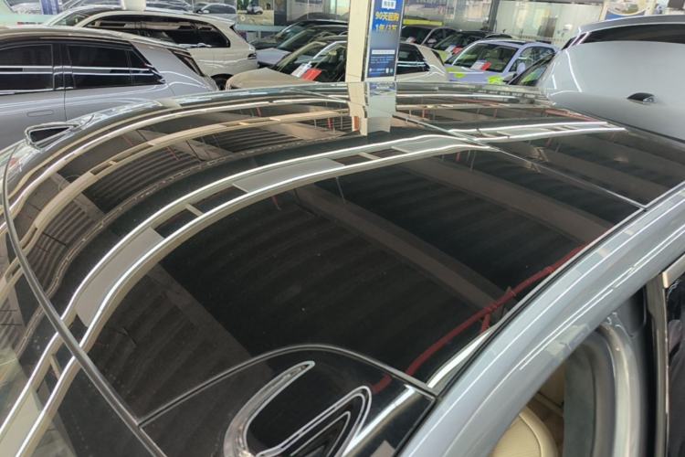Used ONVO Luxeed L90 2025 Model—Ultra Six-Seater Version Roof