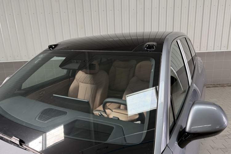 Used ONVO Luxeed L90 2025 Model—Ultra Six-Seater Version Roof