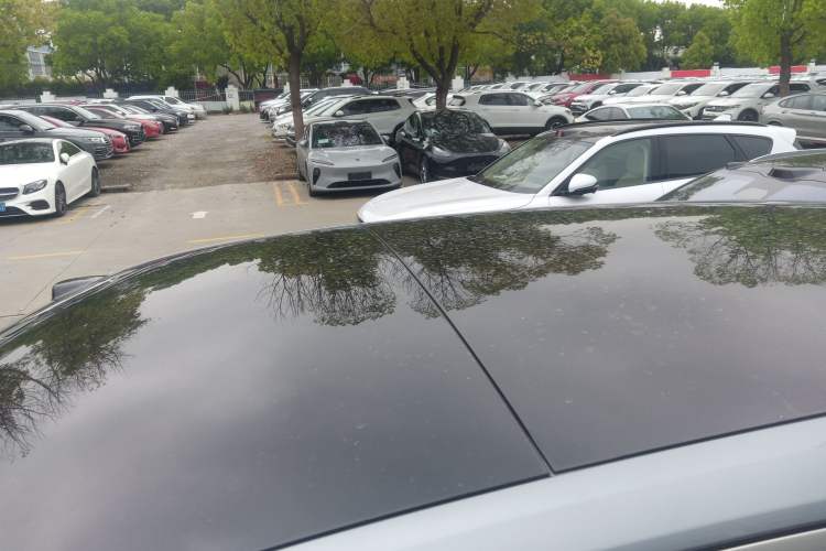 Used ONVO Luxeed L90 2025 Model—Ultra Six-Seater Version Roof