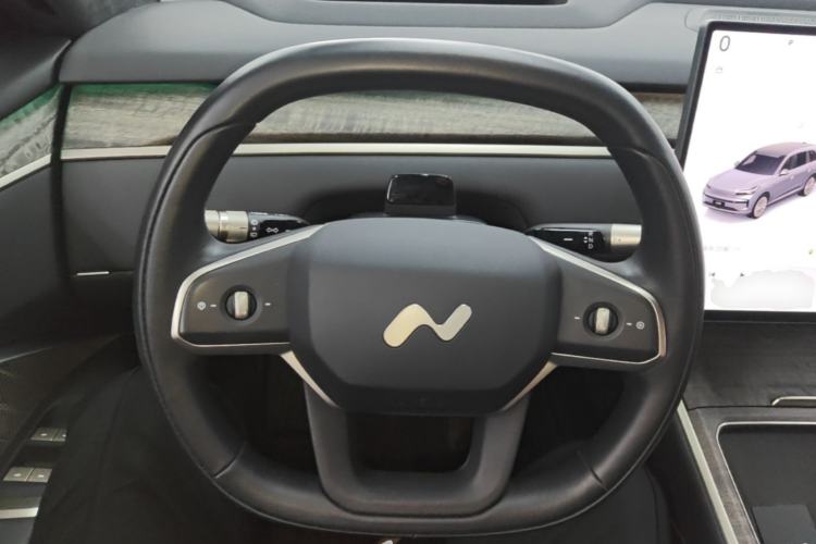 Used ONVO Luxeed L90 2025 Model Max Six-Seater 60-degree Battery Edition Steering Wheel