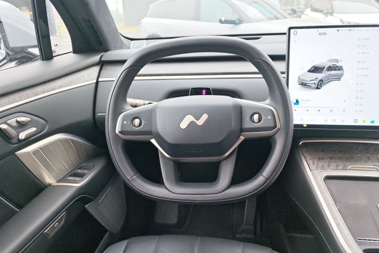 Used ONVO Luxeed L90 2025 Model—Max Six-Seater Version Steering Wheel