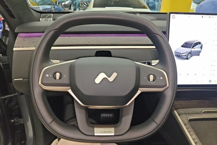 Used ONVO Luxeed L90 2025 Model—Max Six-Seater Version Steering Wheel