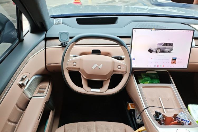Used ONVO Luxeed L90 2025 Model—Max Six-Seater Version Steering Wheel