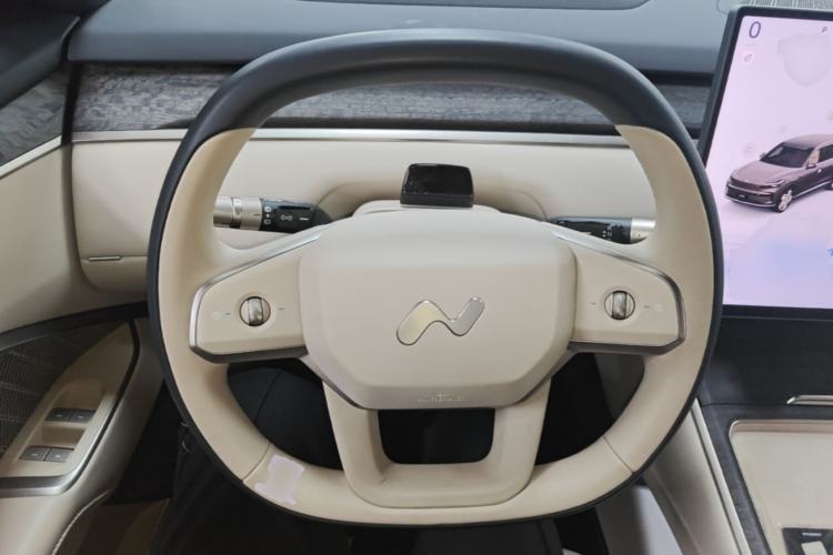 Used ONVO Luxeed L90 2025 Model Ultra Six-Seater 60-degree Battery Edition Steering Wheel