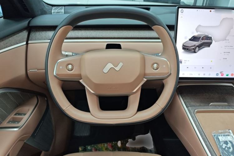 Used ONVO Luxeed L90 2025 Model—Max Six-Seater Version Steering Wheel