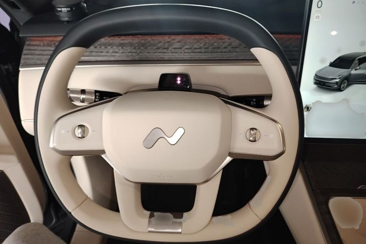 Used ONVO Luxeed L90 2025 Model—Max Six-Seater Version Steering Wheel