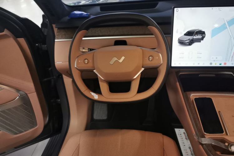 Used ONVO Luxeed L90 2025 Model—Max Six-Seater Version Steering Wheel
