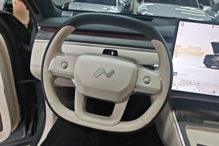 Used ONVO Luxeed L90 2025 Model—Ultra Six-Seater Version Steering Wheel