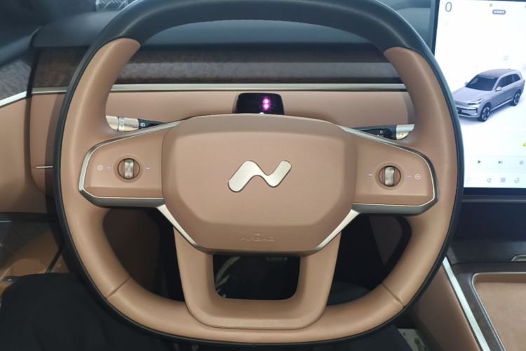 Used ONVO Luxeed L90 2025 Model—Max Six-Seater Version Steering Wheel