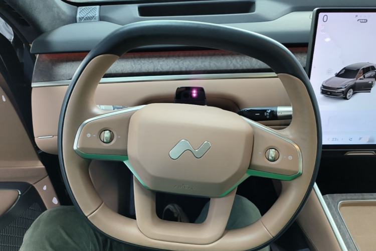 Used ONVO Luxeed L90 2025 Model—Ultra Six-Seater Version Steering Wheel