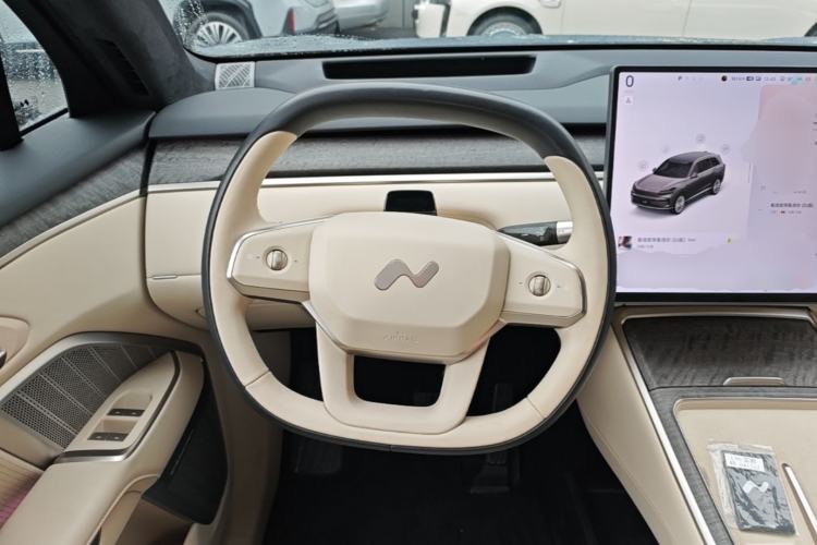 Used ONVO Luxeed L90 2025 Model—Ultra Six-Seater Version Steering Wheel