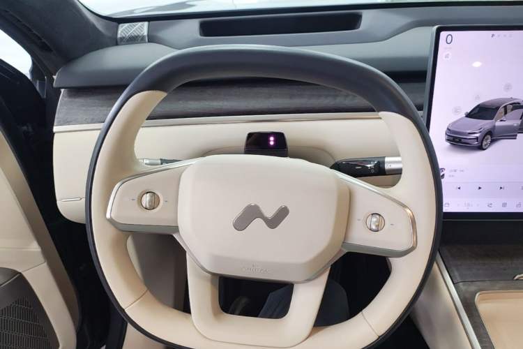 Used ONVO Luxeed L90 2025 Model Ultra Six-Seater 60-degree Battery Edition Steering Wheel