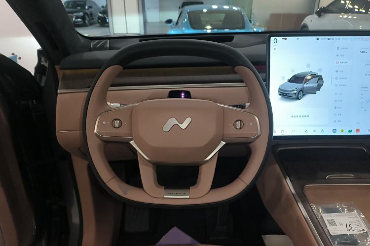 Used ONVO Luxeed L90 2025 Model—Max Six-Seater Version Steering Wheel