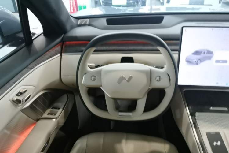 Used ONVO Luxeed L90 2025 Model—Ultra Six-Seater Version Steering Wheel