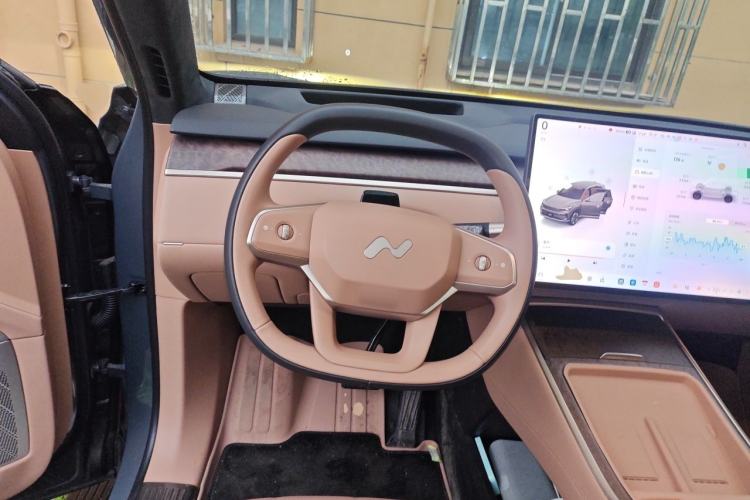 Used ONVO Luxeed L90 2025 Model—Max Six-Seater Version Steering Wheel