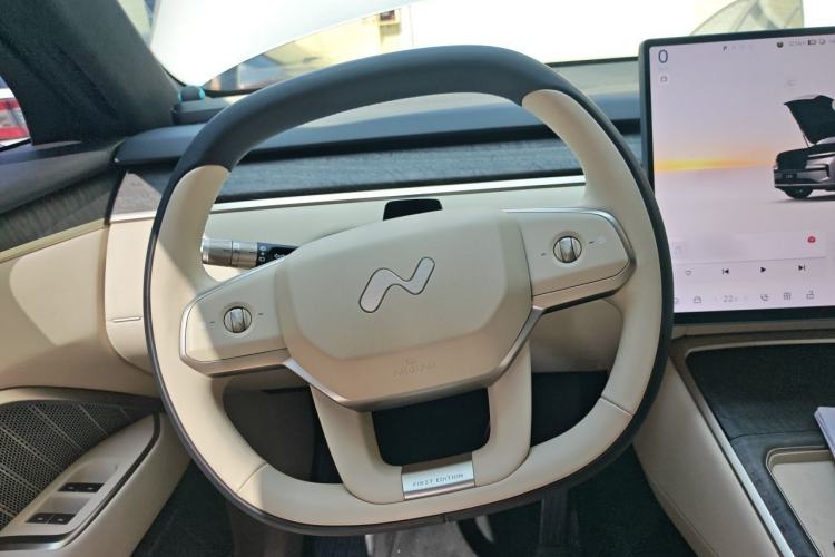 Used ONVO Luxeed L90 2025 Model—Ultra Six-Seater Version Steering Wheel