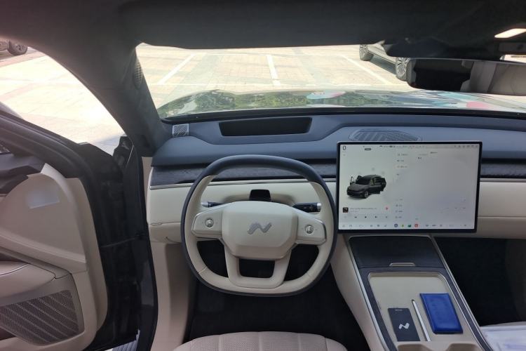Used ONVO Luxeed L90 2025 Model—Ultra Six-Seater Version Steering Wheel