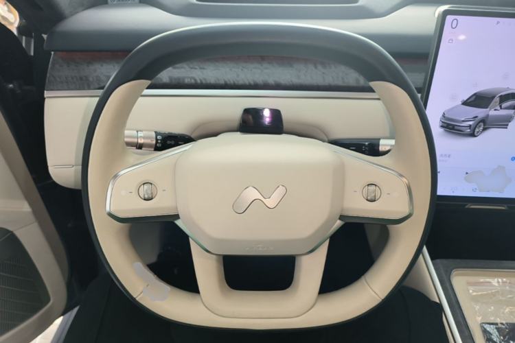 Used ONVO Luxeed L90 2025 Model—Ultra Six-Seater Version Steering Wheel