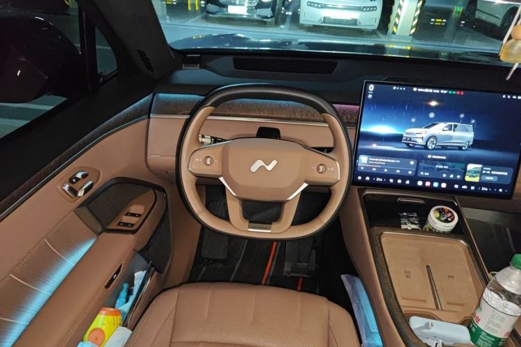 Used ONVO Luxeed L90 2025 Model—Max Six-Seater Version Steering Wheel