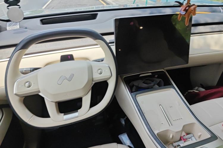 Used ONVO Luxeed L90 2025 Model—Max Six-Seater Version Steering Wheel