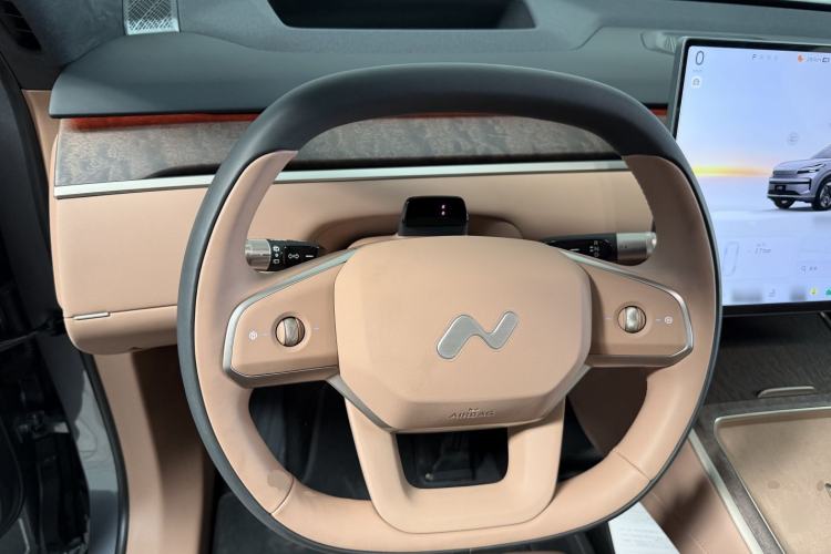 Used ONVO Luxeed L90 2025 Model—Ultra Six-Seater Version Steering Wheel