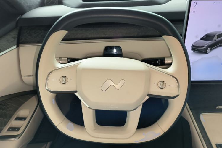 Used ONVO Luxeed L90 2025 Model—Ultra Six-Seater Version Steering Wheel