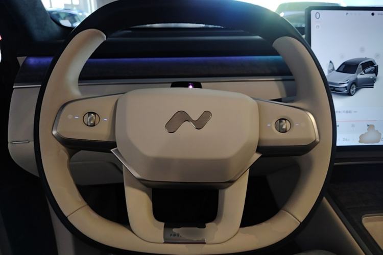 Used ONVO Luxeed L90 2025 Model—Ultra Six-Seater Version Steering Wheel