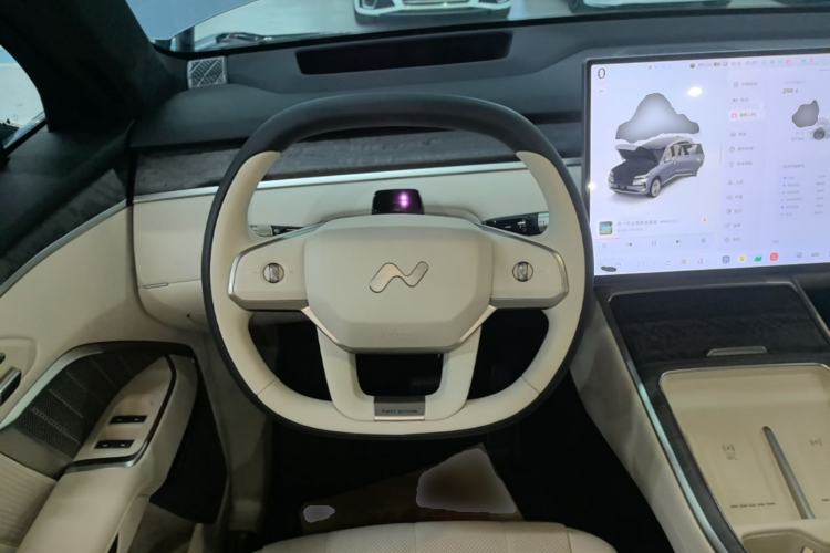Used ONVO Luxeed L90 2025 Model—Max Six-Seater Version Steering Wheel