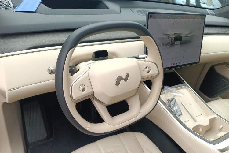 Used ONVO Luxeed L90 2025 Model—Ultra Six-Seater Version Steering Wheel