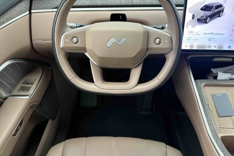 Used ONVO Luxeed L90 2025 Model—Max Six-Seater Version Steering Wheel