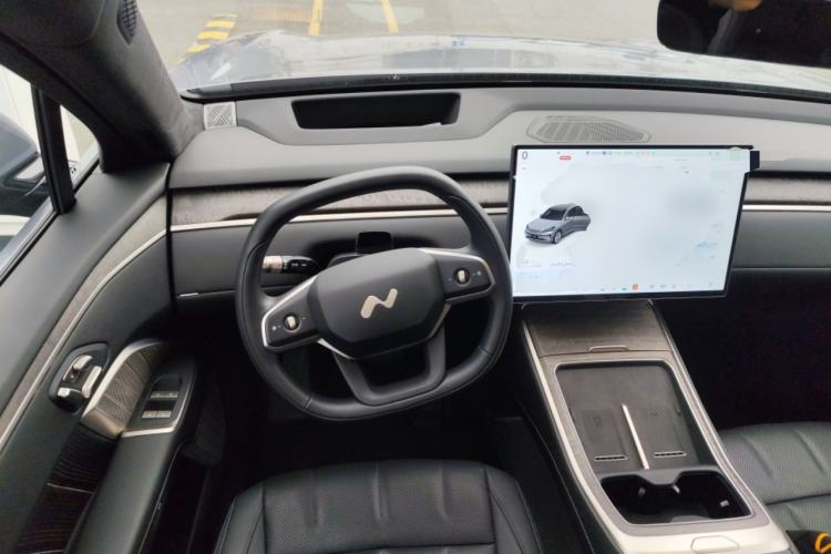 Used ONVO Luxeed L90 2025 Model—Max Six-Seater Version Steering Wheel