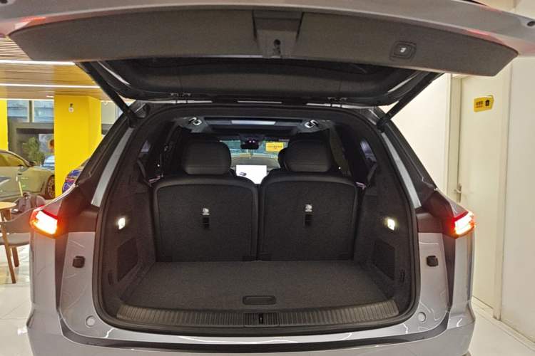 Used ONVO Luxeed L90 2025 Model—Max Six-Seater Version Trunk