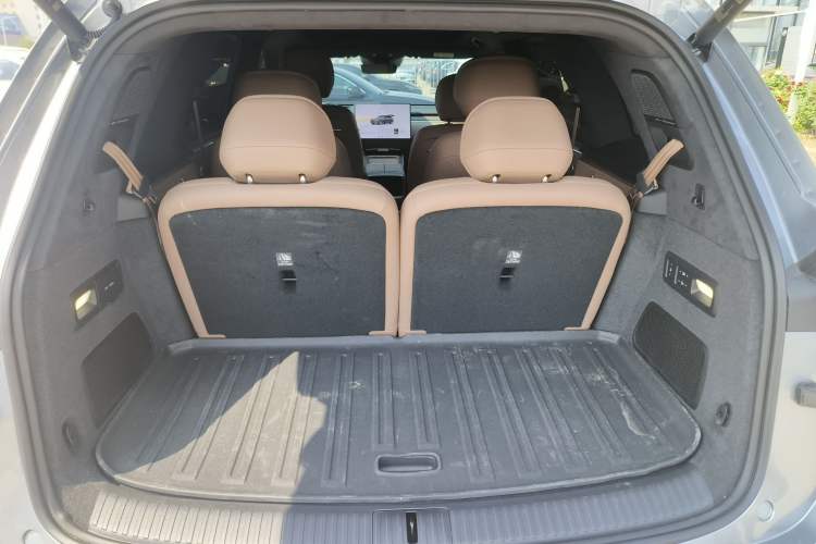 Used ONVO Luxeed L90 2025 Model—Max Six-Seater Version Trunk