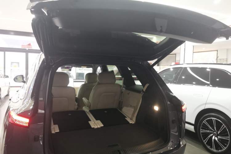 Used ONVO Luxeed L90 2025 Model—Ultra Six-Seater Version Trunk